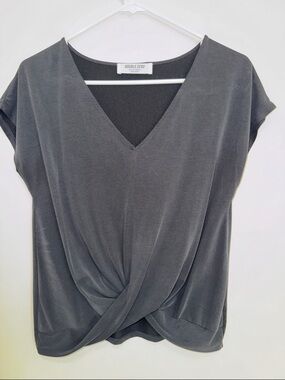 Double Zero Size M Gray Twist-Front V-Neck Short Sleeve Top